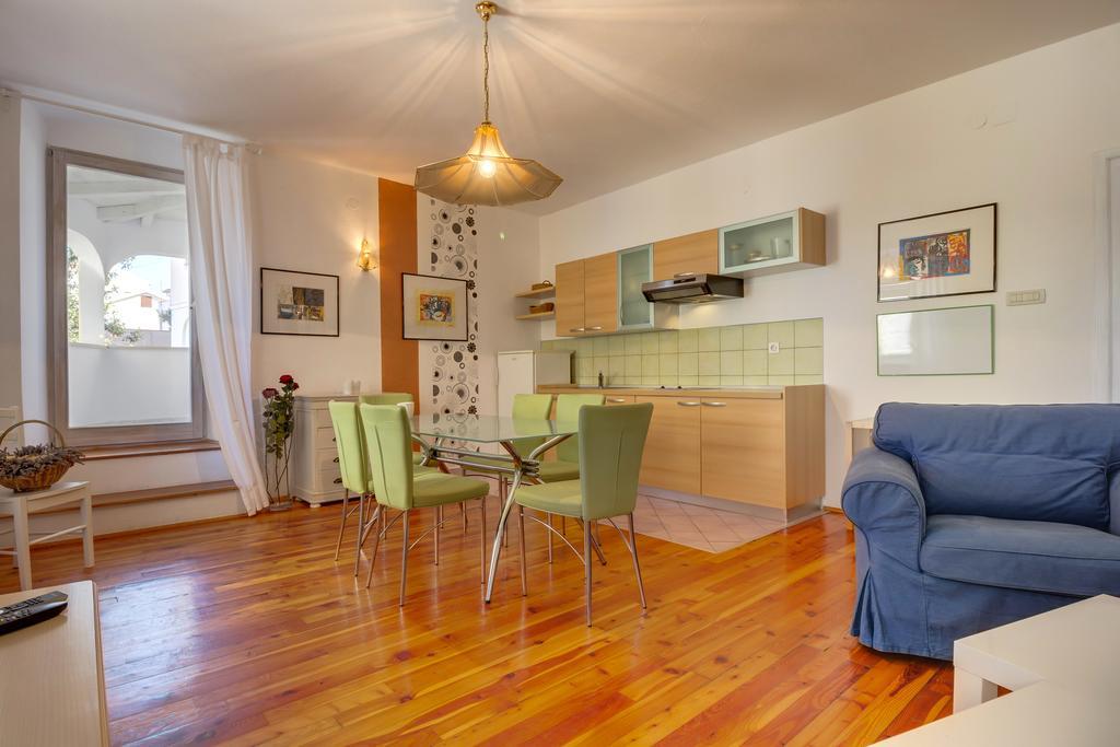 Apartments Mandarina Mali Lošinj Szoba fotó